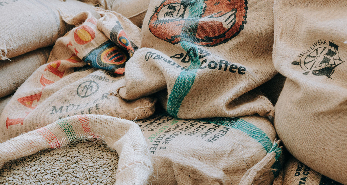 Qualität Rohkaffee Bohnen und Jutesäcke